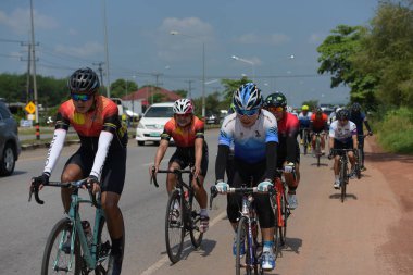 Amatör bisikletçi görsel Engelli olan çocuklar için bir sadaka programında rekabet. Chonburi Chanthaburi, Tayland, thailand, için rota 129 km 17 Mart 2018 olduğunu.