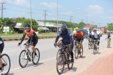 Amatör bisikletçi görsel Engelli olan çocuklar için bir sadaka programında rekabet. Chonburi Chanthaburi, Tayland, thailand, için rota 129 km 17 Mart 2018 olduğunu.