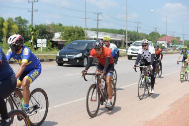 Amatör bisikletçi görsel Engelli olan çocuklar için bir sadaka programında rekabet. Chonburi Chanthaburi, Tayland, thailand, için rota 129 km 17 Mart 2018 olduğunu.