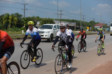 Amatör bisikletçi görsel Engelli olan çocuklar için bir sadaka programında rekabet. Chonburi Chanthaburi, Tayland, thailand, için rota 129 km 17 Mart 2018 olduğunu.