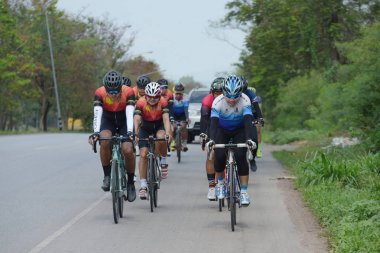 Amatör bisikletçi görsel Engelli olan çocuklar için bir sadaka programında rekabet. Chonburi Chanthaburi, Tayland, thailand, için rota 129 km 17 Mart 2018 olduğunu.