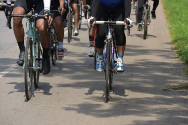 Amatör bisikletçi görsel Engelli olan çocuklar için bir sadaka programında rekabet. Chonburi Chanthaburi, Tayland, thailand, için rota 129 km 17 Mart 2018 olduğunu.