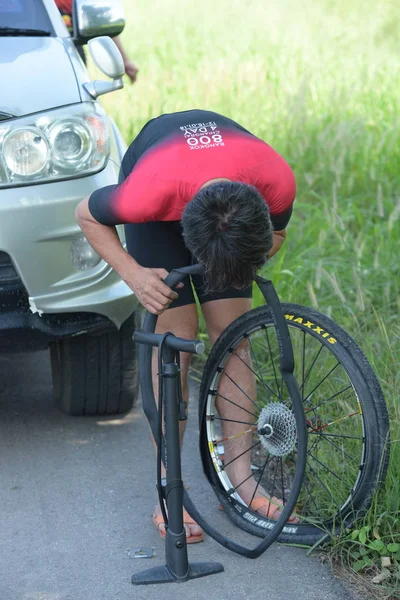 Amatérský Cyklista Který Soutěží Charitativní Program Pro Děti Zrakovým Postižením — Stock fotografie