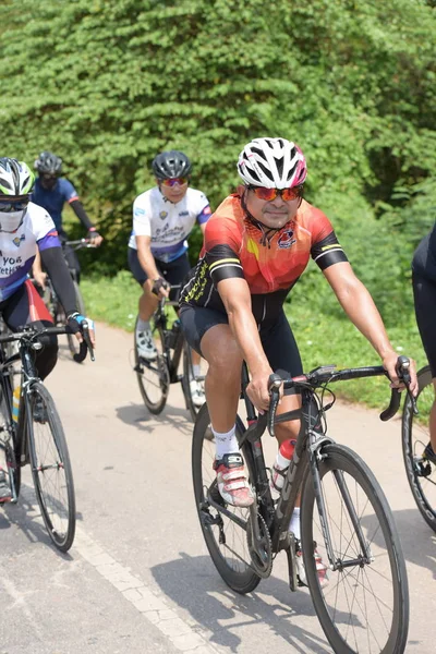 Amatör Cyklist Konkurrerar Charity Program För Barn Med Synskada Från — Stockfoto