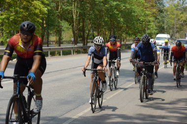 Amatör bisikletçi görsel Engelli olan çocuklar için bir sadaka programında rekabet. Chonburi Chanthaburi, Tayland, thailand, için rota 129 km 17 Mart 2018 olduğunu.