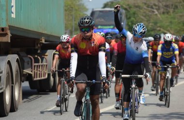 Amatör bisikletçi görsel Engelli olan çocuklar için bir sadaka programında rekabet. Chonburi Chanthaburi, Tayland, thailand, için rota 129 km 17 Mart 2018 olduğunu.