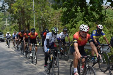 Amatör bisikletçi görsel Engelli olan çocuklar için bir sadaka programında rekabet. Chonburi Chanthaburi, Tayland, thailand, için rota 129 km 17 Mart 2018 olduğunu.