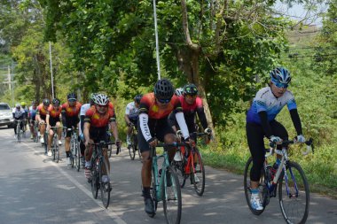 Amatör bisikletçi görsel Engelli olan çocuklar için bir sadaka programında rekabet. Chonburi Chanthaburi, Tayland, thailand, için rota 129 km 17 Mart 2018 olduğunu.