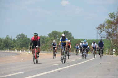 Amatör bisikletçi görsel Engelli olan çocuklar için bir sadaka programında rekabet. Chonburi Chanthaburi, Tayland, thailand, için rota 129 km 17 Mart 2018 olduğunu.