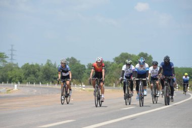 Amatör bisikletçi görsel Engelli olan çocuklar için bir sadaka programında rekabet. Chonburi Chanthaburi, Tayland, thailand, için rota 129 km 17 Mart 2018 olduğunu.