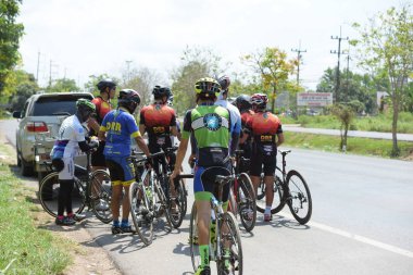 Amatör bisikletçi görsel Engelli olan çocuklar için bir sadaka programında rekabet. Chonburi Chanthaburi, Tayland, thailand, için rota 129 km 17 Mart 2018 olduğunu.