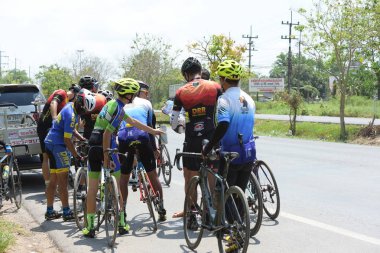 Amatör bisikletçi görsel Engelli olan çocuklar için bir sadaka programında rekabet. Chonburi Chanthaburi, Tayland, thailand, için rota 129 km 17 Mart 2018 olduğunu.