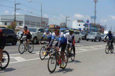 Amatör bisikletçi görsel Engelli olan çocuklar için bir sadaka programında rekabet. Chonburi Chanthaburi, Tayland, thailand, için rota 129 km 17 Mart 2018 olduğunu.