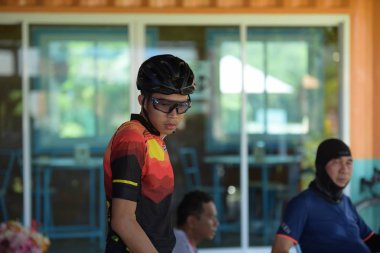 Amatör bisikletçi görsel Engelli olan çocuklar için bir sadaka programında rekabet. Chonburi Chanthaburi, Tayland, thailand, için rota 129 km 17 Mart 2018 olduğunu.