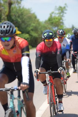 Amatör bisikletçi görsel Engelli olan çocuklar için bir sadaka programında rekabet. Chonburi Chanthaburi, Tayland, thailand, için rota 129 km 17 Mart 2018 olduğunu.