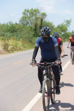 Amatör bisikletçi görsel Engelli olan çocuklar için bir sadaka programında rekabet. Chonburi Chanthaburi, Tayland, thailand, için rota 129 km 17 Mart 2018 olduğunu.
