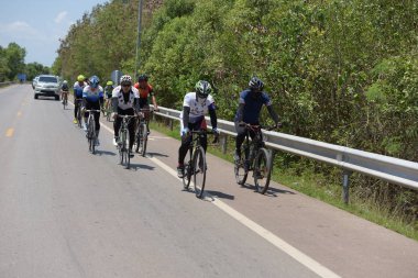 Amatör bisikletçi görsel Engelli olan çocuklar için bir sadaka programında rekabet. Chonburi Chanthaburi, Tayland, thailand, için rota 129 km 17 Mart 2018 olduğunu.