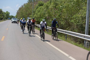 Amatör bisikletçi görsel Engelli olan çocuklar için bir sadaka programında rekabet. Chonburi Chanthaburi, Tayland, thailand, için rota 129 km 17 Mart 2018 olduğunu.