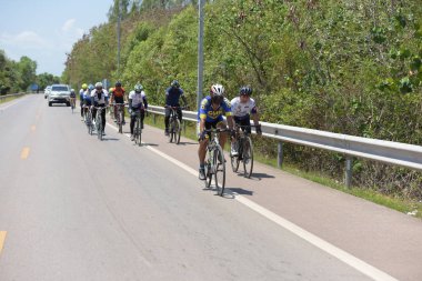 Amatör bisikletçi görsel Engelli olan çocuklar için bir sadaka programında rekabet. Chonburi Chanthaburi, Tayland, thailand, için rota 129 km 17 Mart 2018 olduğunu.