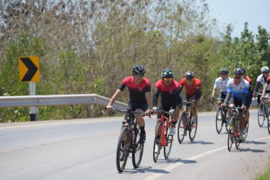 Amatör bisikletçi görsel Engelli olan çocuklar için bir sadaka programında rekabet. Chonburi Chanthaburi, Tayland, thailand, için rota 129 km 17 Mart 2018 olduğunu.