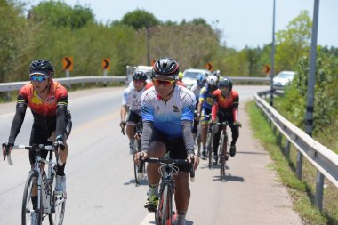 Amatör bisikletçi görsel Engelli olan çocuklar için bir sadaka programında rekabet. Chonburi Chanthaburi, Tayland, thailand, için rota 129 km 17 Mart 2018 olduğunu.