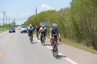 Amatör bisikletçi görsel Engelli olan çocuklar için bir sadaka programında rekabet. Chonburi Chanthaburi, Tayland, thailand, için rota 129 km 17 Mart 2018 olduğunu.