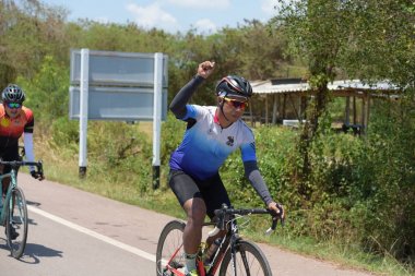 Amatör bisikletçi görsel Engelli olan çocuklar için bir sadaka programında rekabet. Chonburi Chanthaburi, Tayland, thailand, için rota 129 km 17 Mart 2018 olduğunu.