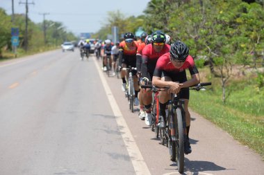 Amatör bisikletçi görsel Engelli olan çocuklar için bir sadaka programında rekabet. Chonburi Chanthaburi, Tayland, thailand, için rota 129 km 17 Mart 2018 olduğunu.