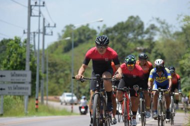 Amatör bisikletçi görsel Engelli olan çocuklar için bir sadaka programında rekabet. Chonburi Chanthaburi, Tayland, thailand, için rota 129 km 17 Mart 2018 olduğunu.