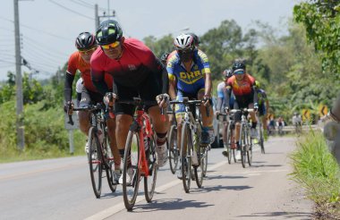 Amatör bisikletçi görsel Engelli olan çocuklar için bir sadaka programında rekabet. Chonburi Chanthaburi, Tayland, thailand, için rota 129 km 17 Mart 2018 olduğunu.