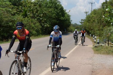 Amatör bisikletçi görsel Engelli olan çocuklar için bir sadaka programında rekabet. Chonburi Chanthaburi, Tayland, thailand, için rota 129 km 17 Mart 2018 olduğunu.