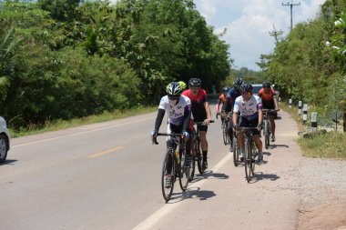 Amatör bisikletçi görsel Engelli olan çocuklar için bir sadaka programında rekabet. Chonburi Chanthaburi, Tayland, thailand, için rota 129 km 17 Mart 2018 olduğunu.