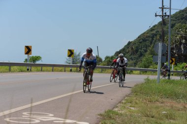 Amatör bisikletçi görsel Engelli olan çocuklar için bir sadaka programında rekabet. Chonburi Chanthaburi, Tayland, thailand, için rota 129 km 17 Mart 2018 olduğunu.