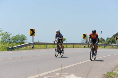 Amatör bisikletçi görsel Engelli olan çocuklar için bir sadaka programında rekabet. Chonburi Chanthaburi, Tayland, thailand, için rota 129 km 17 Mart 2018 olduğunu.