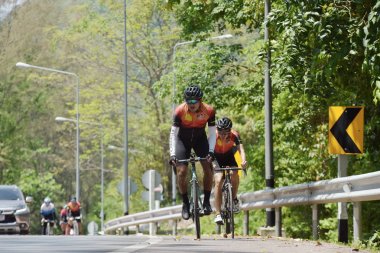 Amatör bisikletçi görsel Engelli olan çocuklar için bir sadaka programında rekabet. Chonburi Chanthaburi, Tayland, thailand, için rota 129 km 17 Mart 2018 olduğunu.