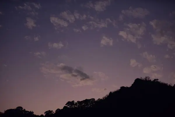 Akşam Saatlerinde Bulutlu Gökyüzü — Stok fotoğraf