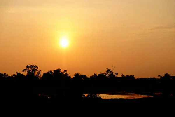 Cielo Colorato Tramonto Alba Campagna Nuvole Arancioni Riflettono Luce Del — Foto Stock