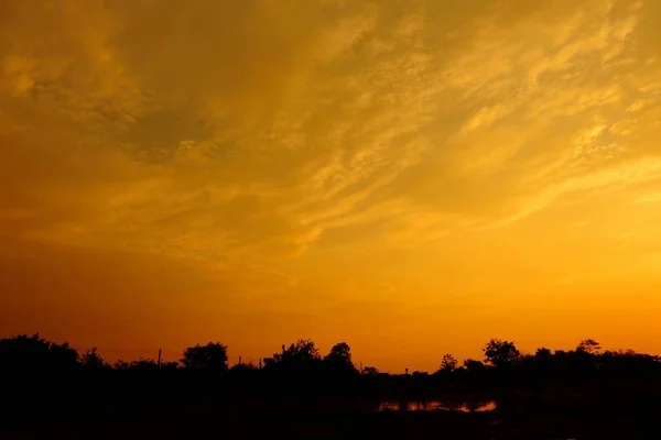 Cielo Colorido Atardecer Sunrise Lado Del Campo Nubes Naranjas Reflejan — Foto de Stock