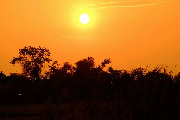 Farbenfroher Himmel Bei Sonnenuntergang Sonnenaufgang Auf Dem Land Orange Wolken — Stockfoto