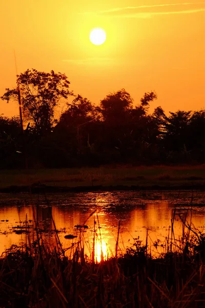 Kolorowe Niebo Zachodzie Słońca Wschód Słońca Kraju Stronie Pomarańczowe Chmury — Zdjęcie stockowe