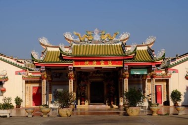 Tapınak ve Tayland kutsal ibadet Çin sanat. Tapınakta ejderha heykeli