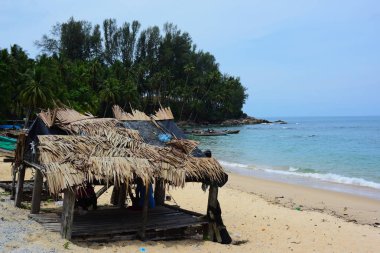 Güzel bir plaj, temiz su, güzel plajları ve dalgalar. Güneşli bir günde