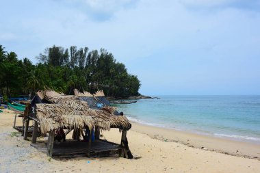 Güzel bir plaj, temiz su, güzel plajları ve dalgalar. Güneşli bir günde