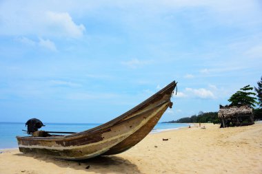 Güzel bir plaj, temiz su, güzel plajları ve dalgalar. Güneşli bir günde