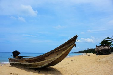 Güzel bir plaj, temiz su, güzel plajları ve dalgalar. Güneşli bir günde