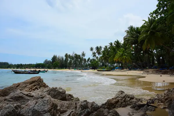 Pantai Yang Indah Gelombang Putih Batu Dan Pasir Pantai Putih — Stok Foto