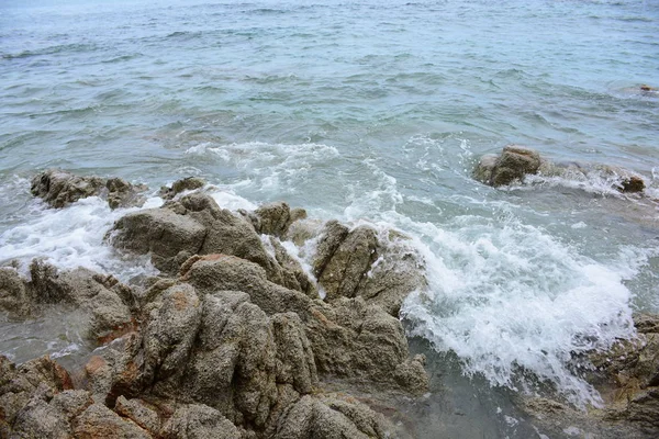 Belle Plage Vagues Blanches Rochers Plage Sable Blanc Avec Des — Photo