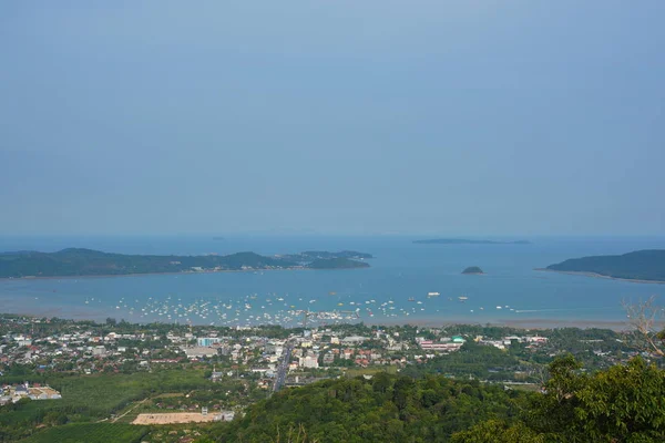Kilátás Városra Néző Kilátással Kikötő Gyönyörű Tengerre Tetején Hegy Phuket — Stock Fotó