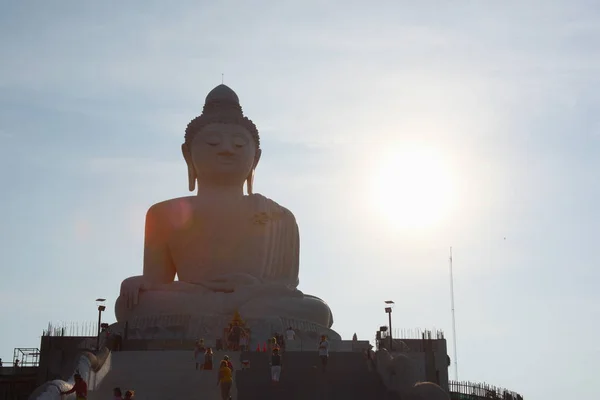 Grande Imagem Buda Branco Topo Montanha Phuket Tailândia Construçãotire Fotos — Fotografia de Stock