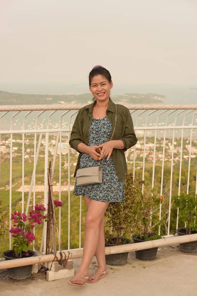 Asian Woman Posing City Sea — Stock Photo, Image